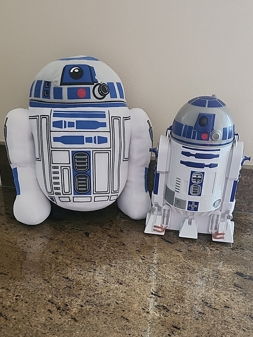 Star Wars Plush Backpack R2D2 - PLUS! R2D2 Storage Container with Handle - Picture 1 of 12